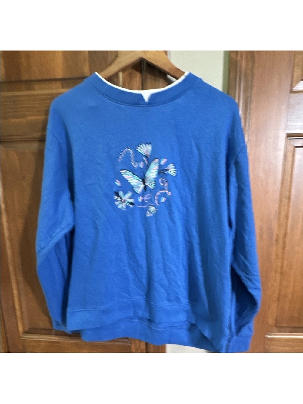 Women's Blue Embroidered Butterfly Crewneck Sweatshirt